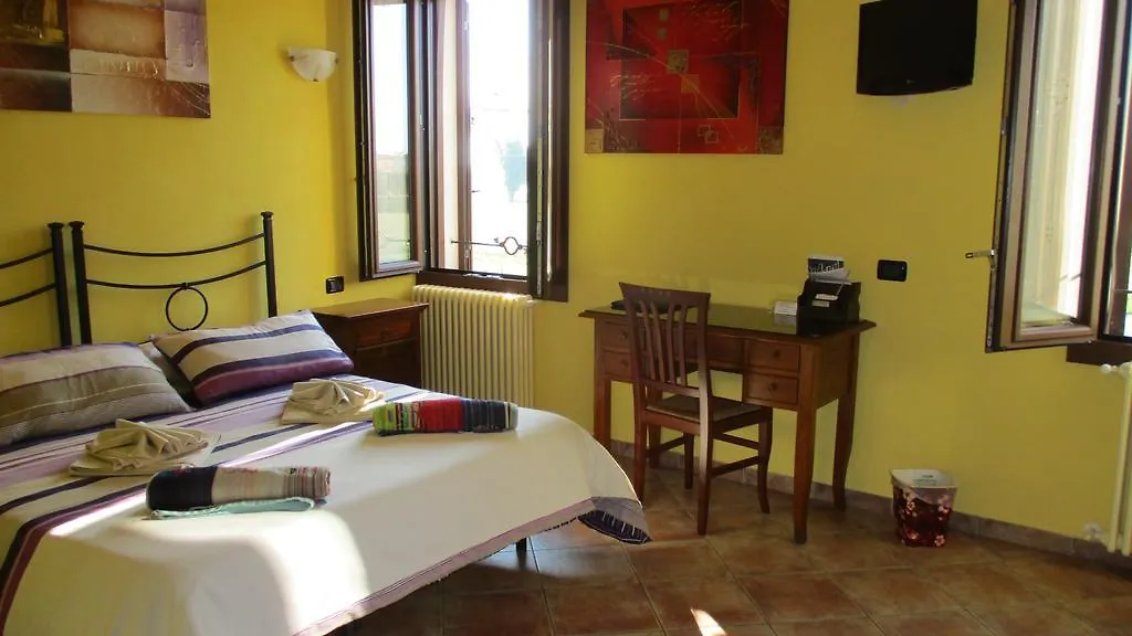 Casa Di Campagna B&B La Corte Ferrara 0*,